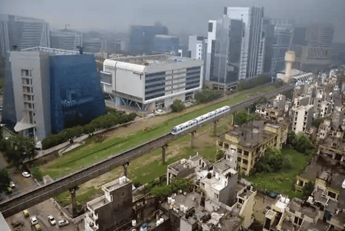 Embracing Decentralisation to Speed-up Smart Cities Projects